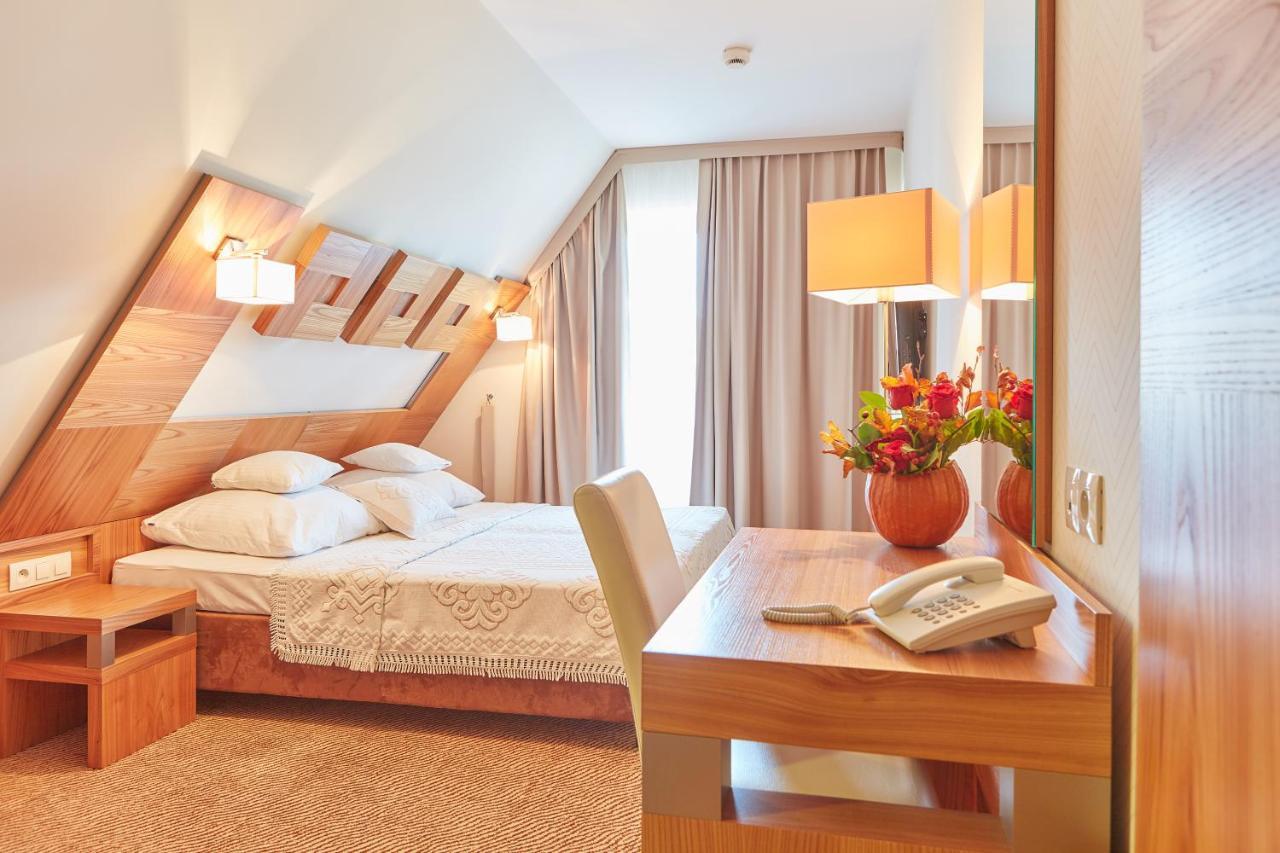 Hotel Zbojnicowka Буковина-Татшаньска Экстерьер фото