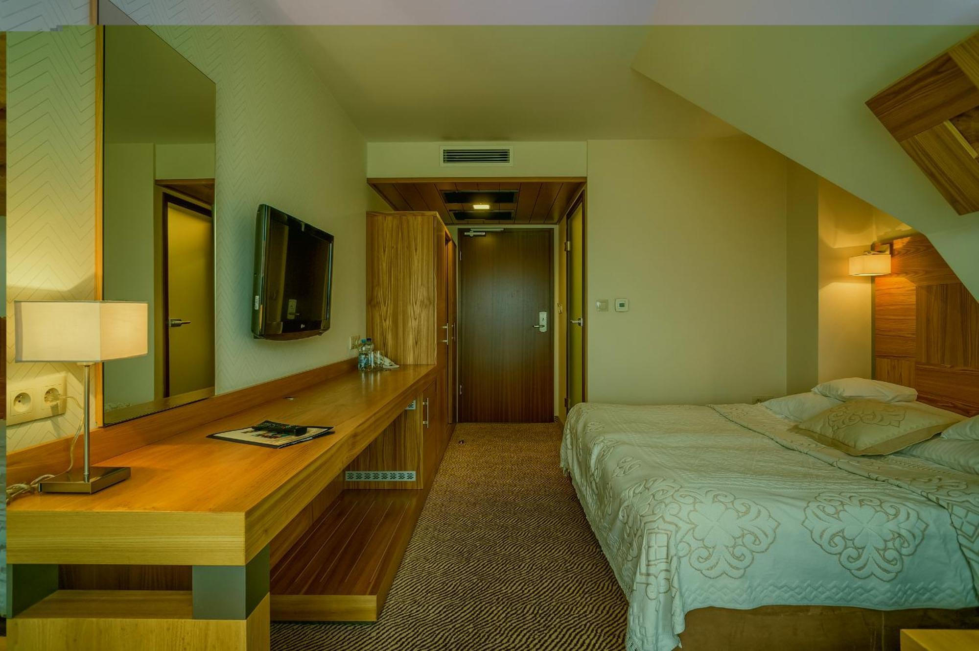 Hotel Zbojnicowka Буковина-Татшаньска Экстерьер фото
