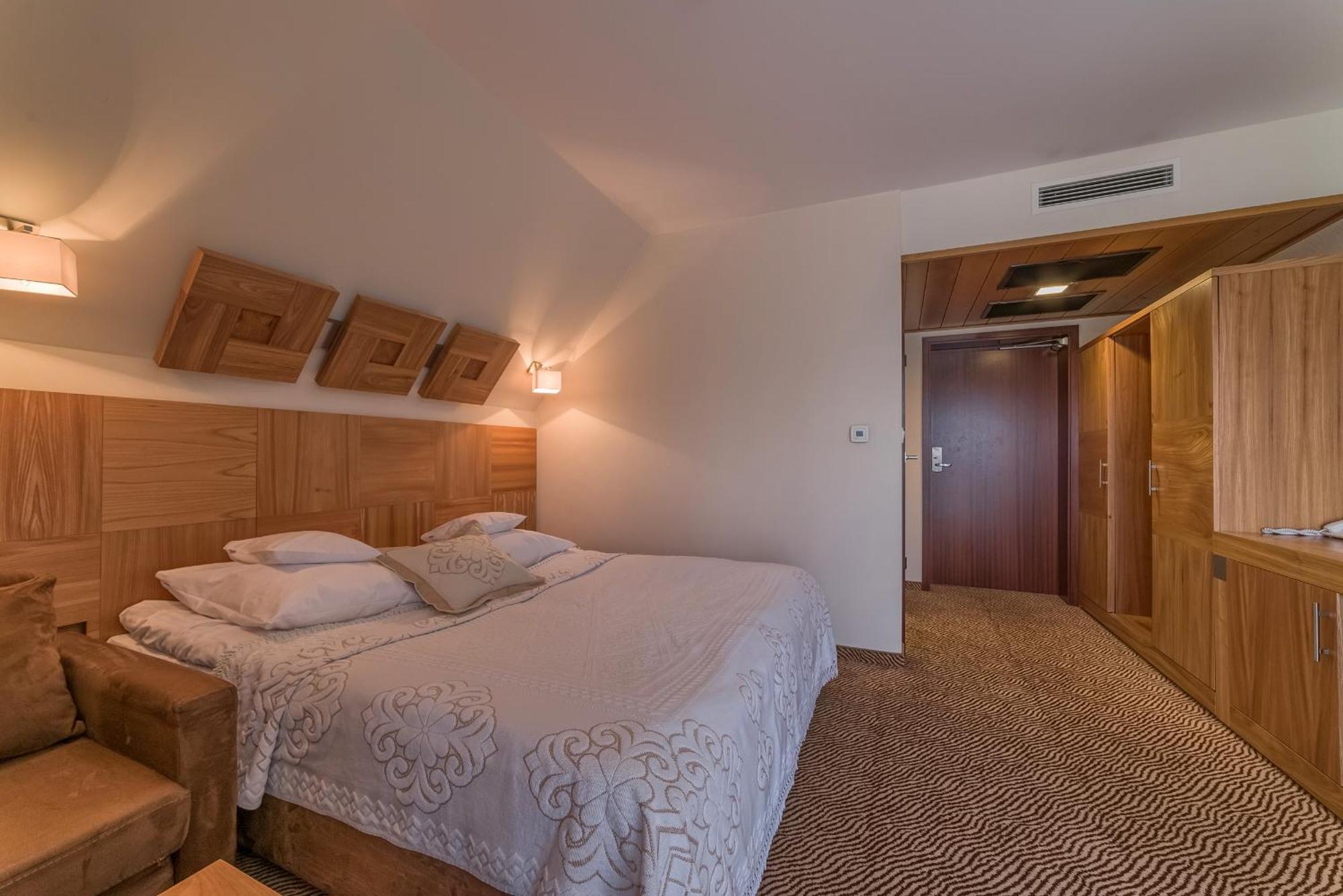 Hotel Zbojnicowka Буковина-Татшаньска Экстерьер фото