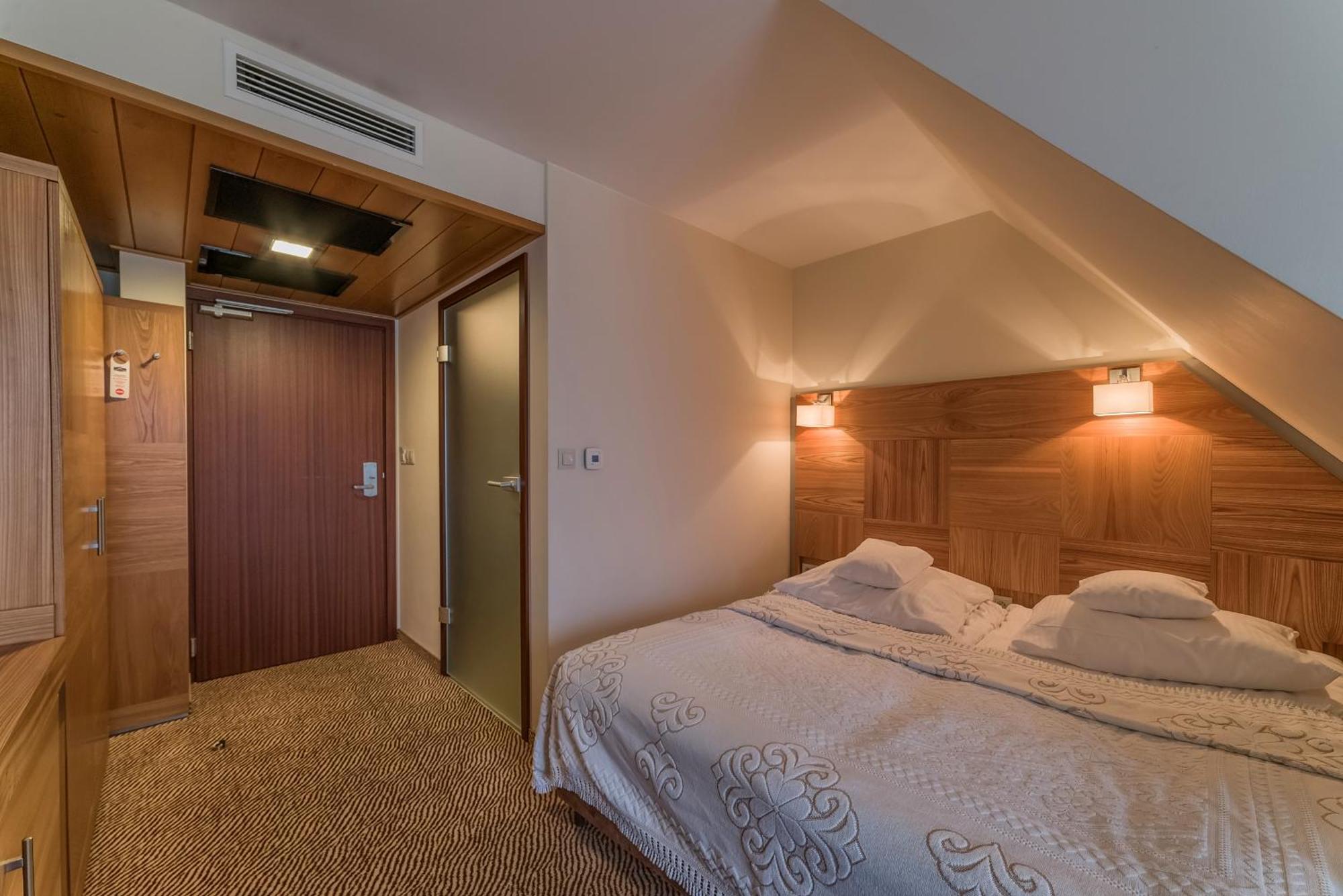 Hotel Zbojnicowka Буковина-Татшаньска Экстерьер фото