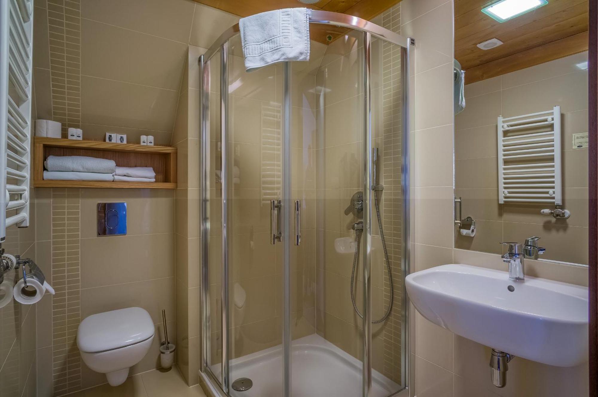 Hotel Zbojnicowka Буковина-Татшаньска Экстерьер фото